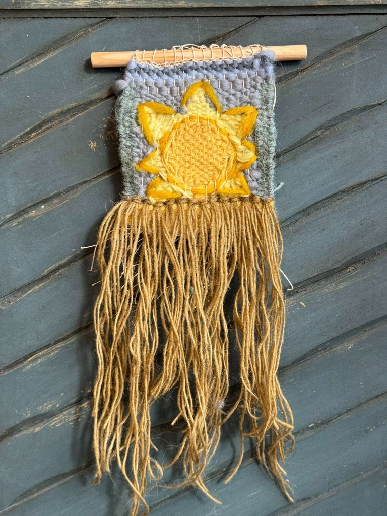 Tkanie makatky so srdcom na krosnách