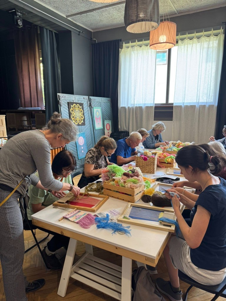 Hotová tkaná makatka so slnkom