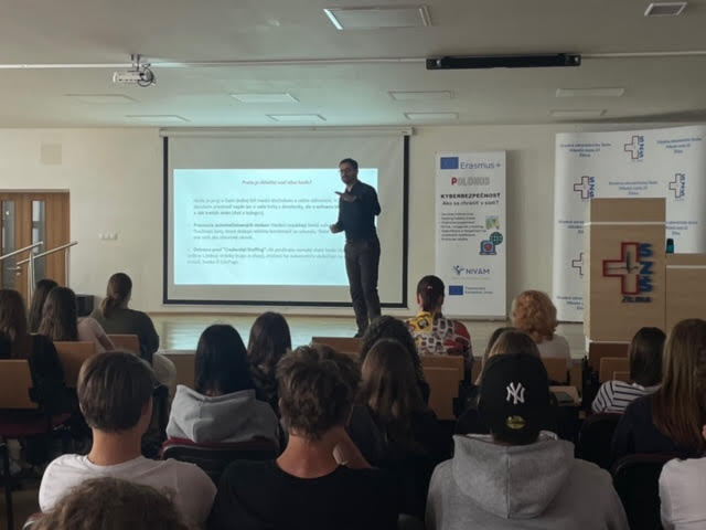 Študenti na workshope Fact Force!