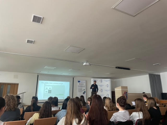 Živá ukážka scamu počas workshopu