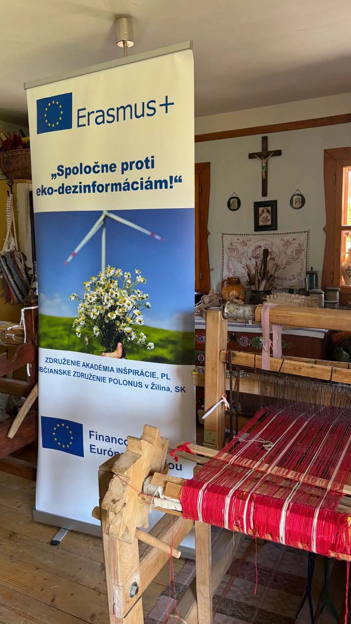 Roll-up projektu Erasmus+ Spoločne proti eko-dezinformáciám v Kúdeľnej izbe