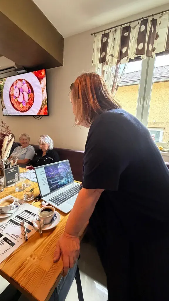 Diskusia o dôsledkoch dezinformácií počas seminára pre seniorov v Divine
