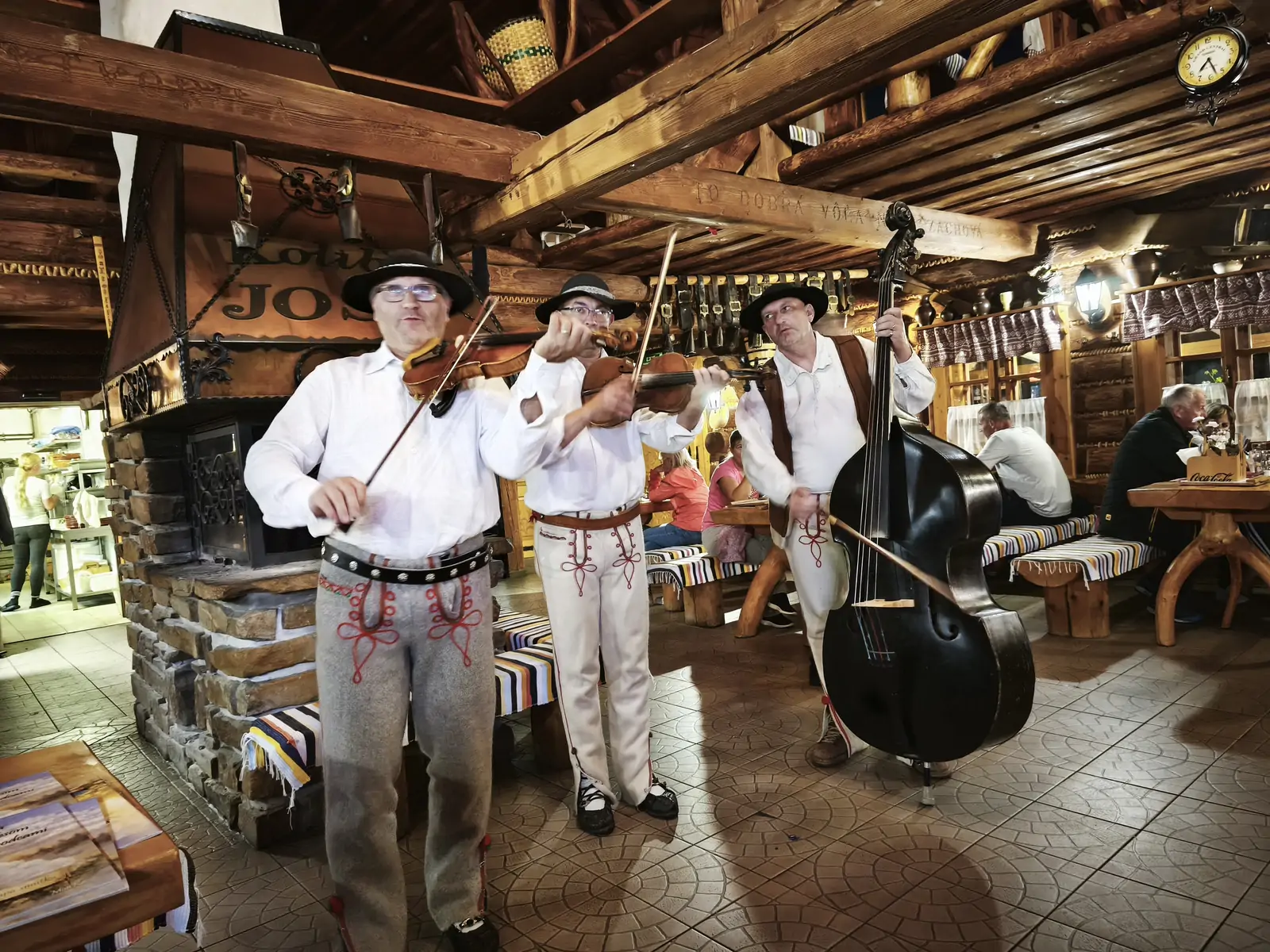 Folklórna kapela počas 28. stretnutia poľských rodín a mládeže v Zuberci